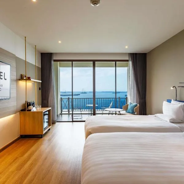 Novotel Koh Si Chang, hotel i Ban Phanu Rangsi
