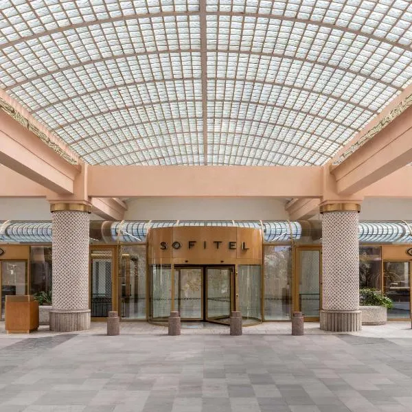 Sofitel Cairo Downtown Nile: Kahire'de bir otel