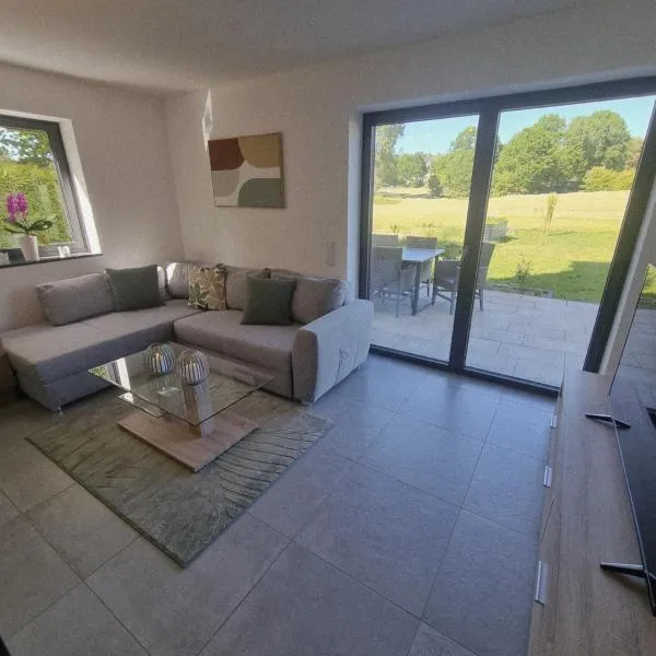 Ferienwohnung Wiesengrund, Ruhig im Ortsteil von Roth, nähe Rothsee, 25 min Messe Nbg, hotel em Roth