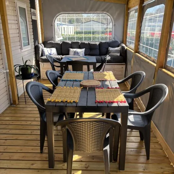 Mobil-home 8 Personnes Bora Bora, hotel v destinaci Gastes