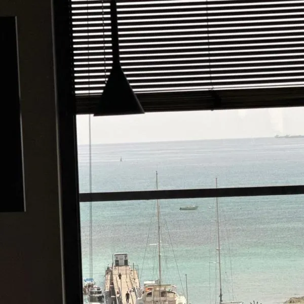 Апартаменты с видом на море в ЖК Versailies, hotel a Aktau