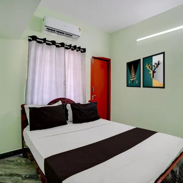 Hotel O Eswar Grand Residency: Āvadi şehrinde bir otel