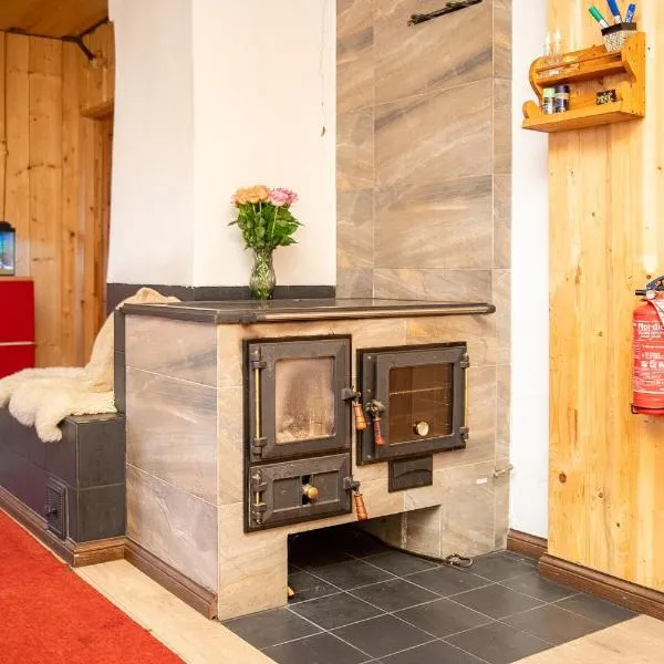 Kuberi Retro Holiday Home I Private Sauna, хотел в Pedja