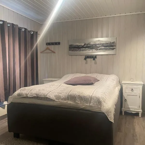 Countryside apartment close to sea and mountains, hotel em Vestnes