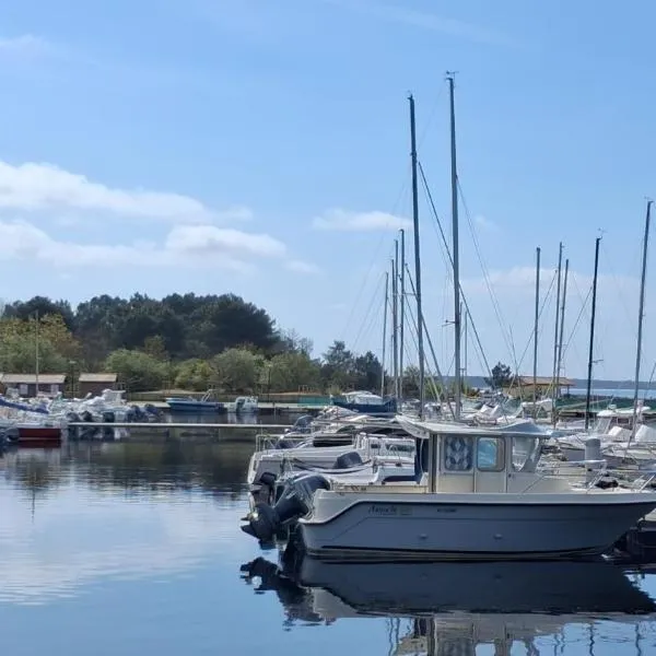 Parc résidentiel Les Moussaillons – hotel w mieście Hourtin