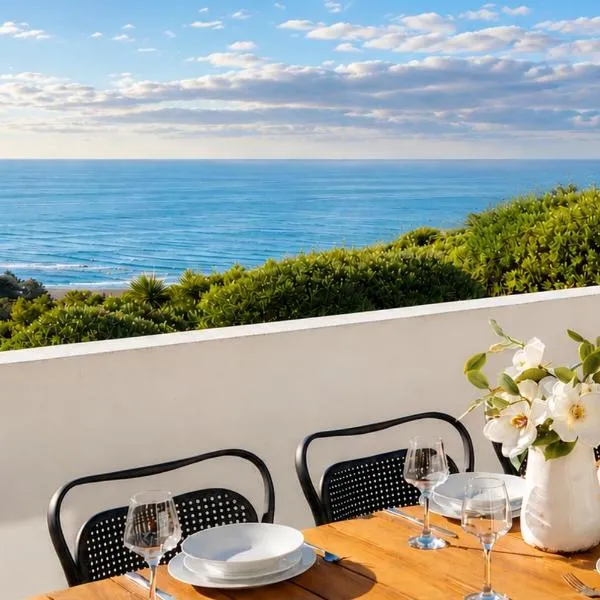 SEAS THE DAY - Ocean Views & Sauna Retreat: Christchurch şehrinde bir otel