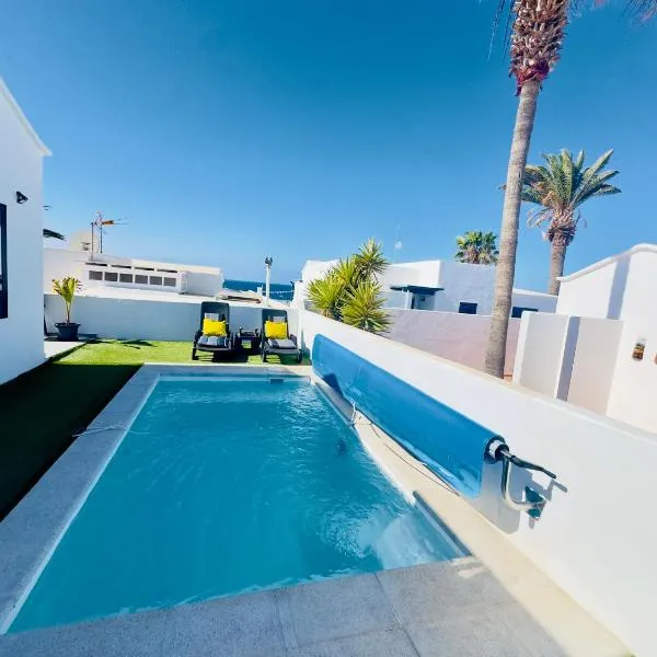 Casa Las Olas, hótel í Puerto del Carmen