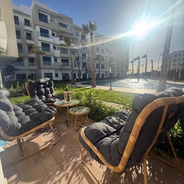 Appartement de luxe avec vue et acces sur piscine, מלון בבוזניקה