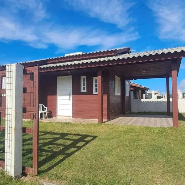 Otima casa com 2 quartos em Tramandai, hotel u gradu 'Tramandaí'