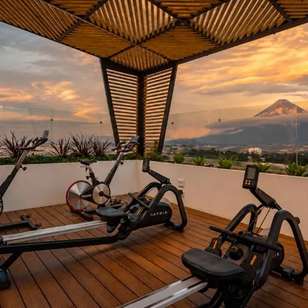 Balcony, 24 7 Self Check-in Long-Stay Ready Airport, hotel in Guatemala