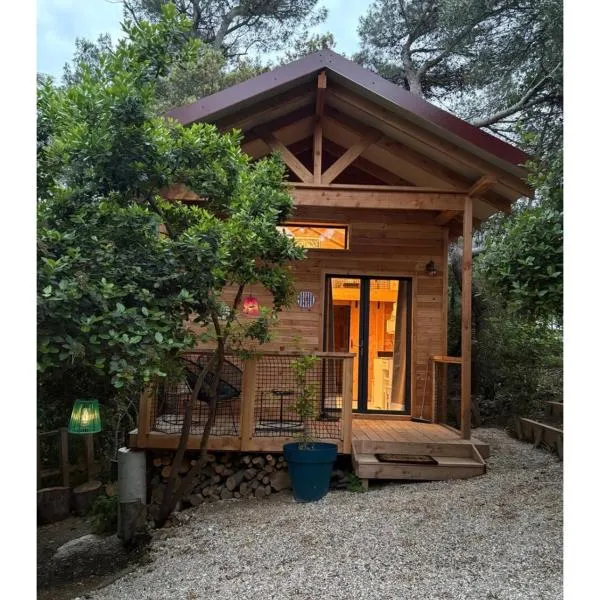 Chalet Sous les Pins、ポン・サン・テスプリのホテル