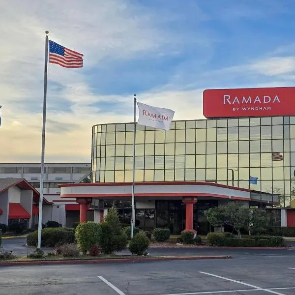 Ramada by Wyndham Tulsa Broken Arrow, hotel i Broken Arrow