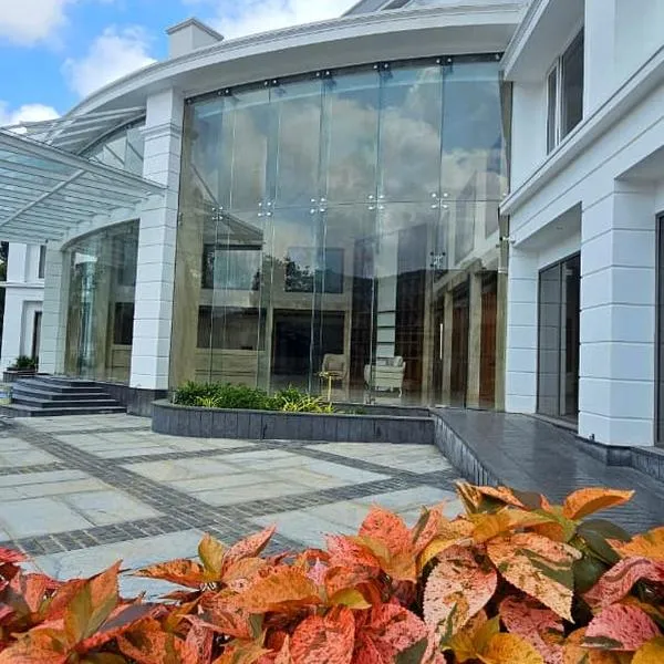 Kalpetta में, होटल Surya Grand Hotel