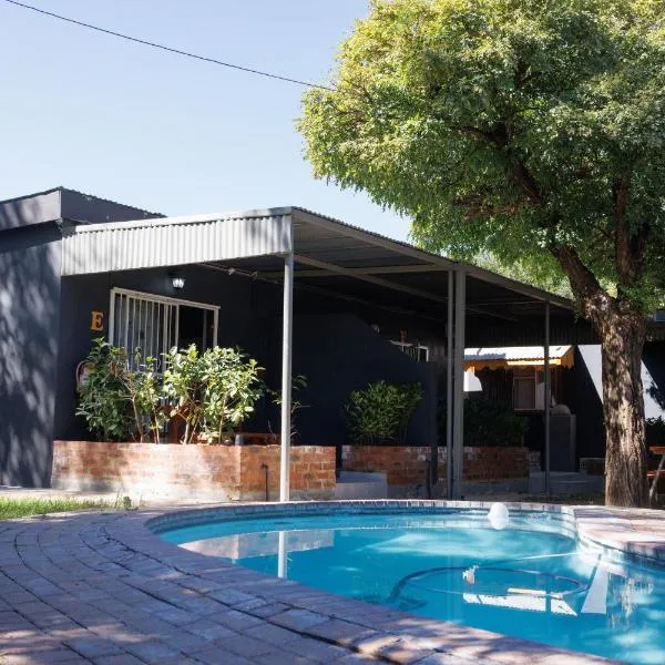 Cosy Cottages Guesthouse, hotel in Potchefstroom