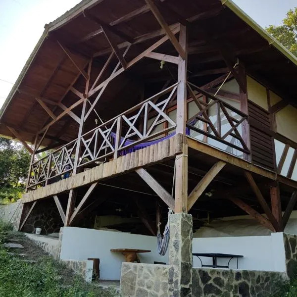 Duck House Sasaima, hotel v destinácii Guayabal de Síquima