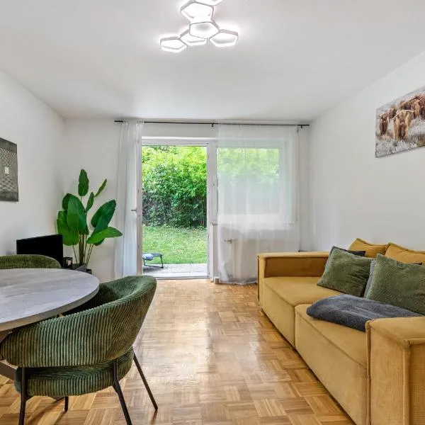 lake loft in salzburg, hotel u gradu Seeham