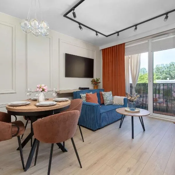 Family Apartment with Balcony, Air Conditioning and Parking by Renters Prestige, Hotel in Breslau