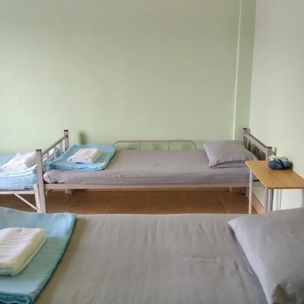 มังกรเลโฮสเทล Mangkonlay Hostel, hotel u gradu 'Ban Khlong Pak'