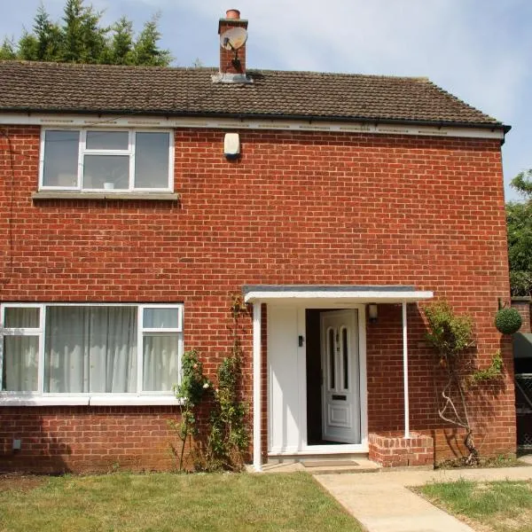 Lilac Bicester-Oxford quiet 3 bedroom house with private parking, hotel em Bicester