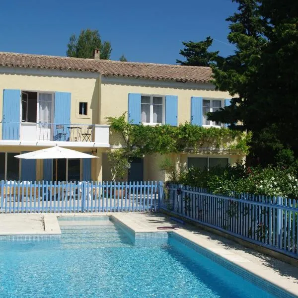 La Luberonne – hotel w mieście Lourmarin