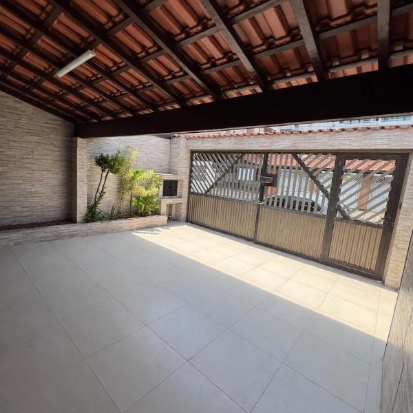 Casa com churrasqueira para até 12 pessoas 50m do mar