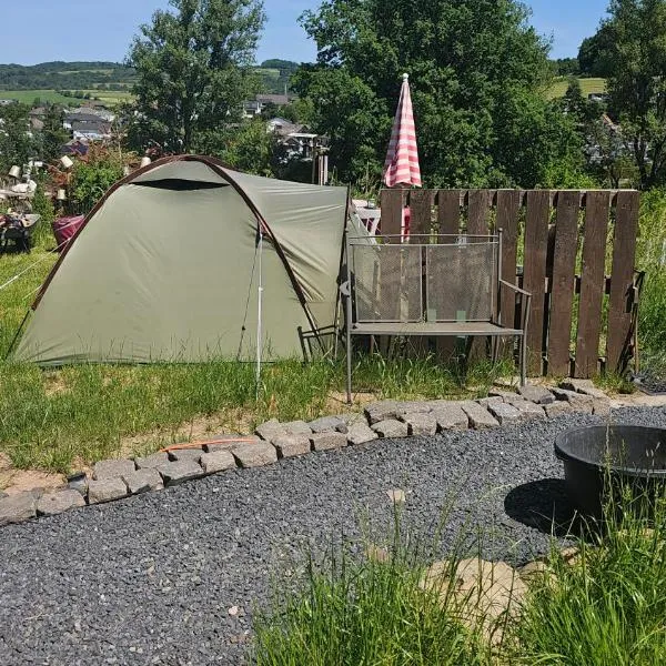 Camping im Igluzelt im Privatgarten mit warmer Lutzmatratze und Komfort Schlüchtern Main-Kinzig: Schlüchtern şehrinde bir otel