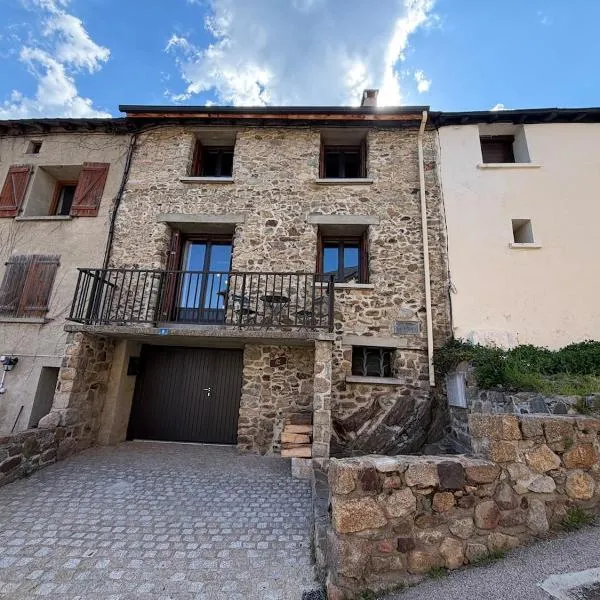 Maison Cal Pere - Garage - Village center -Lake view, hotell i Les Angles