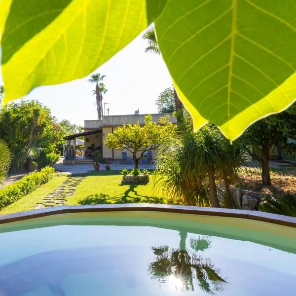 Donna Caterina House Hot tub & 1 Acre Oasis, hótel í Pietraperzia