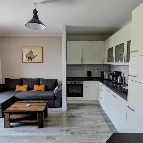 Ferienwohnung in Birkenwerder mit Balkon, Hotel in Birkenwerder