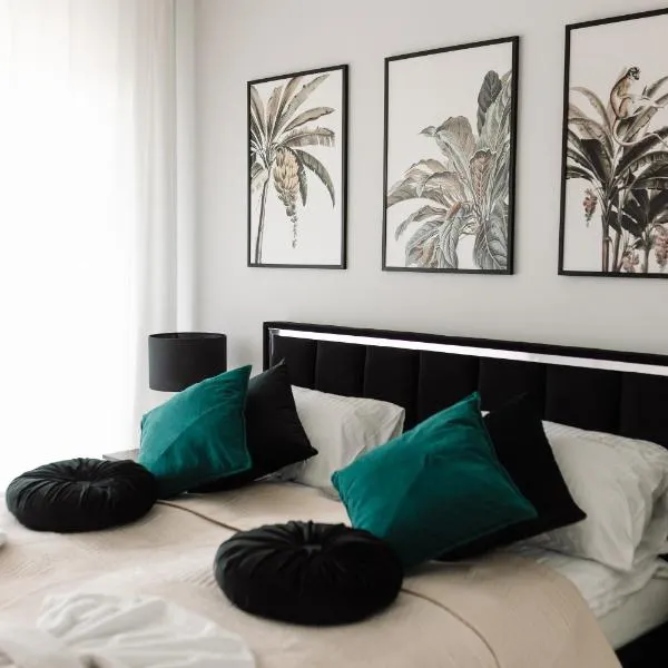 GOLDEN HAUS Opole - Black Velvet & Dark Elegance, хотел в Ополе