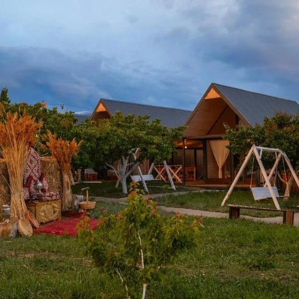 Coral houses, hotel din Tosor