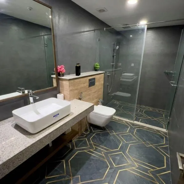 Asma Living Apartment In The Heart Of Rose Garden, хотел в Лахор