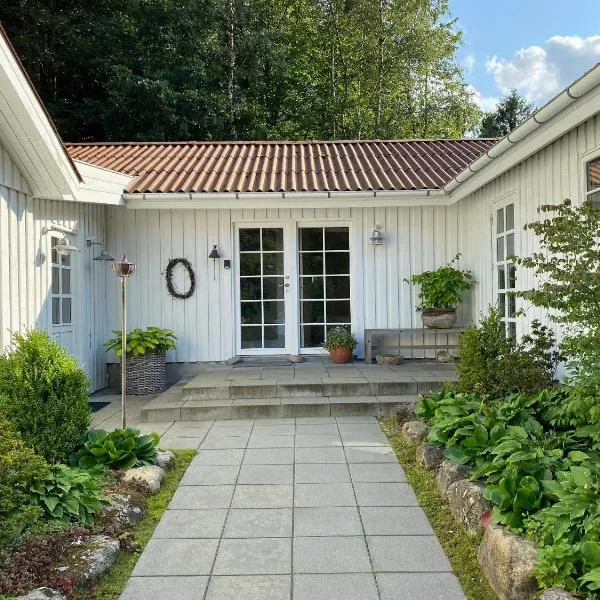 Idyllically Situated Wooden House By The Forest, hotell i Viborg