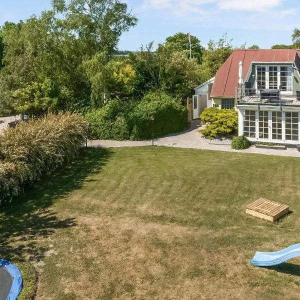 Child-Friendly Cottage With Large Indoor Pool, hotelli kohteessa Otterup