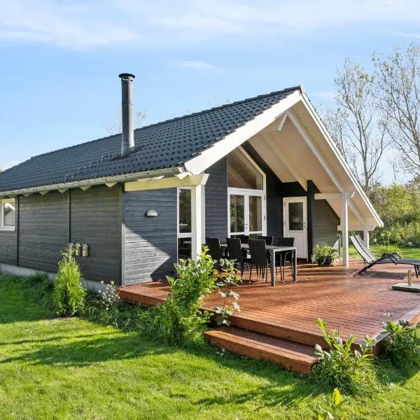 Viesnīca Lovely Summer House With Spa Close To The Beach pilsētā Vejby
