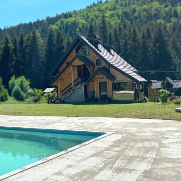 Brvnara Miris Bora - sa bazenom -, hotel i Šljivovica