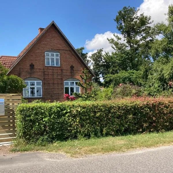 Historic Holiday Home In Poulsker, hotel a Neksø
