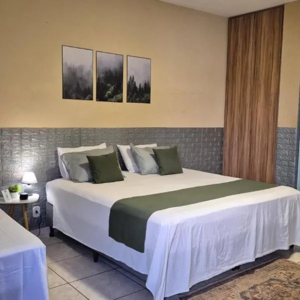 Suítes privativas, camas confortáveis, piscina, churrasqueira e playground. Com café da manhã., hotel 
