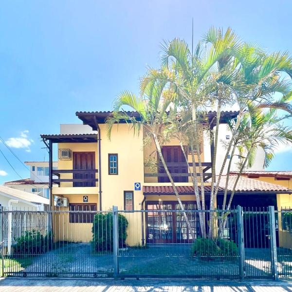 Casa completa na Cachoeira do BomJesus pertinho da praia