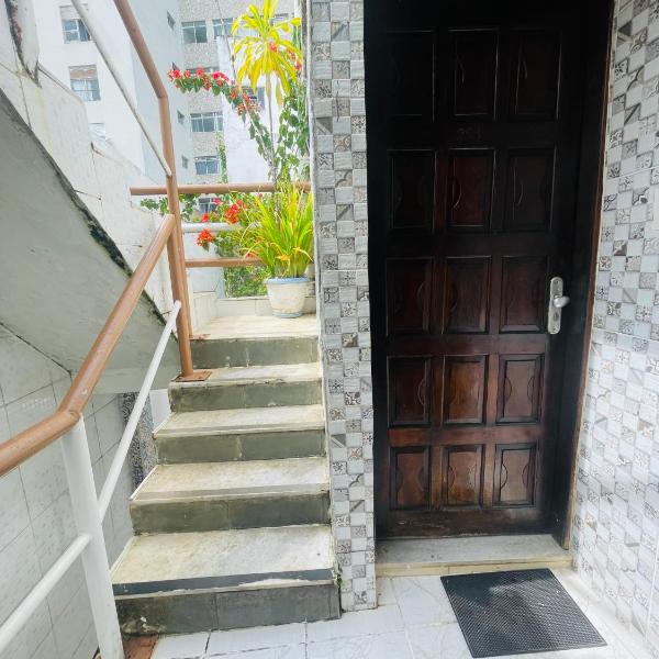 AP com 2 quartos, 2 banheiros, sala e cozinha - 2 minutos para a praia do Porto da Barra - 201-40 - Foto 2