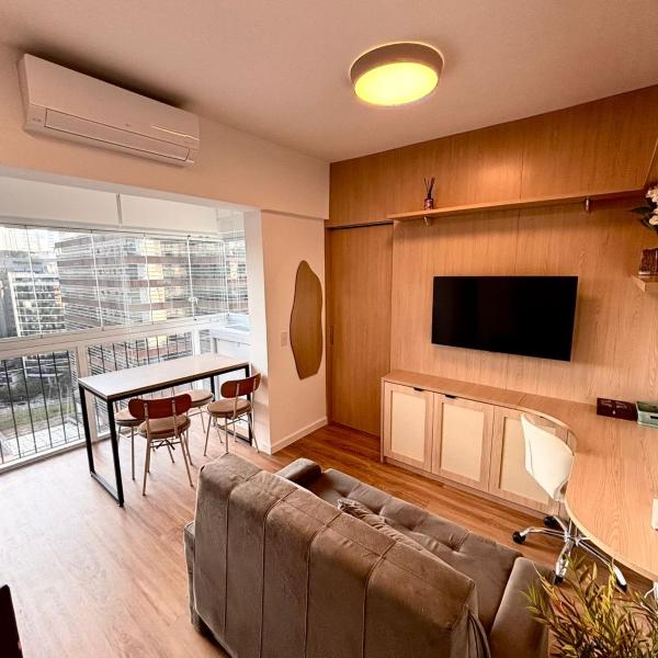 1707 - Apto de 1Dorm e sofá cama com vista urbana, home office e próximo a Faria Lima