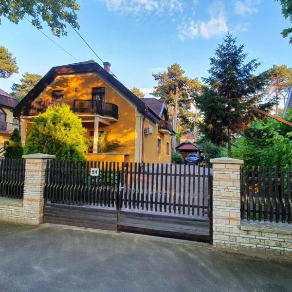 Ágnes Vendégházak Siófok-kétágyas szoba erkéllyel, hotel in Siófok