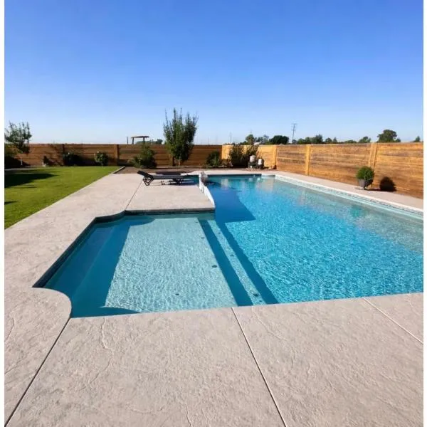 The Country Estate with Custom Fire Pit and Massive Pool, מלון בExeter