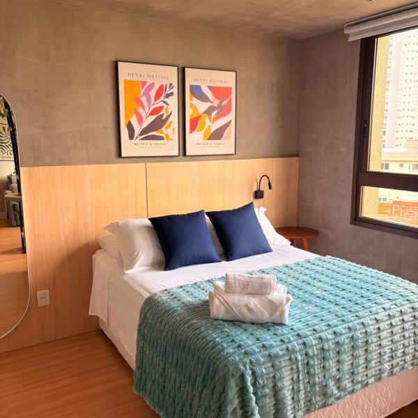 Studio moderno, perto de tudo com garagem e ar - Foto 2