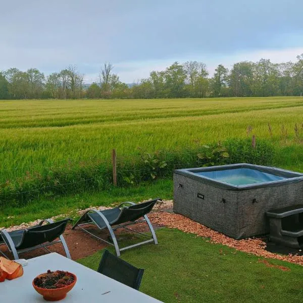 Dome One with Hot Tub, Lincoln, Projector, Firepit, Hotel in Lincoln