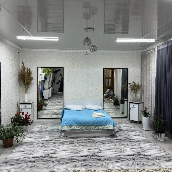 Friendly House، فندق في Bokonbayevo