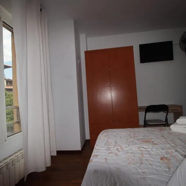 San Martin Rooms Pension 1 estrella, hotell i Arriondas