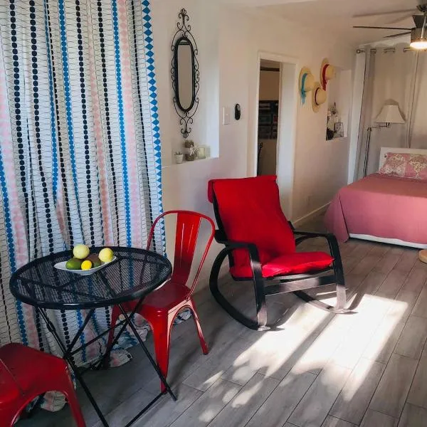 Private and Comfy Cabin near to MIA airport, ξενοδοχείο στο Μαϊάμι