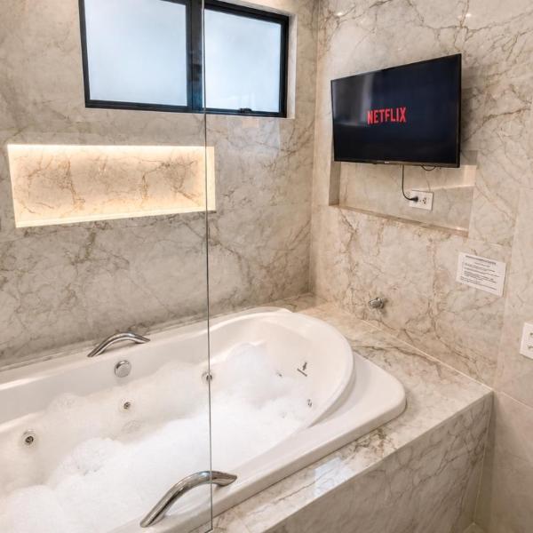 Flat romântico com hidro privativa perto praia excelente localização