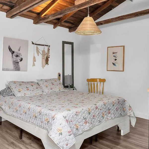 Private Studio Cabin steps from Calle 8, ξενοδοχείο στο Μαϊάμι